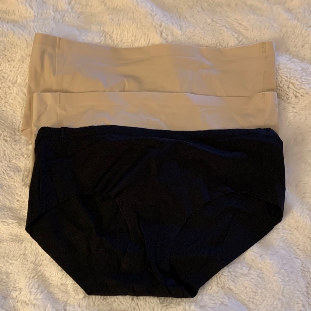 Wacoal 2 Panties +I unlabeled black pantie